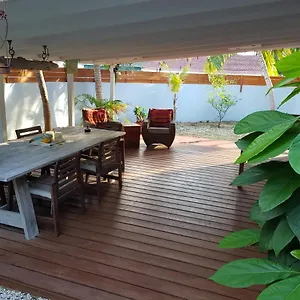 Charming One Block From The Sea Vakantiehuis